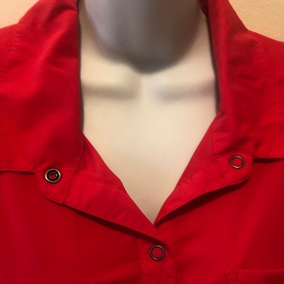 REI Hiking Top Blouse Sz. XL Red Full Snap Chest Pockets Roll Tab Sleeve Stretch - Picture 5 of 8